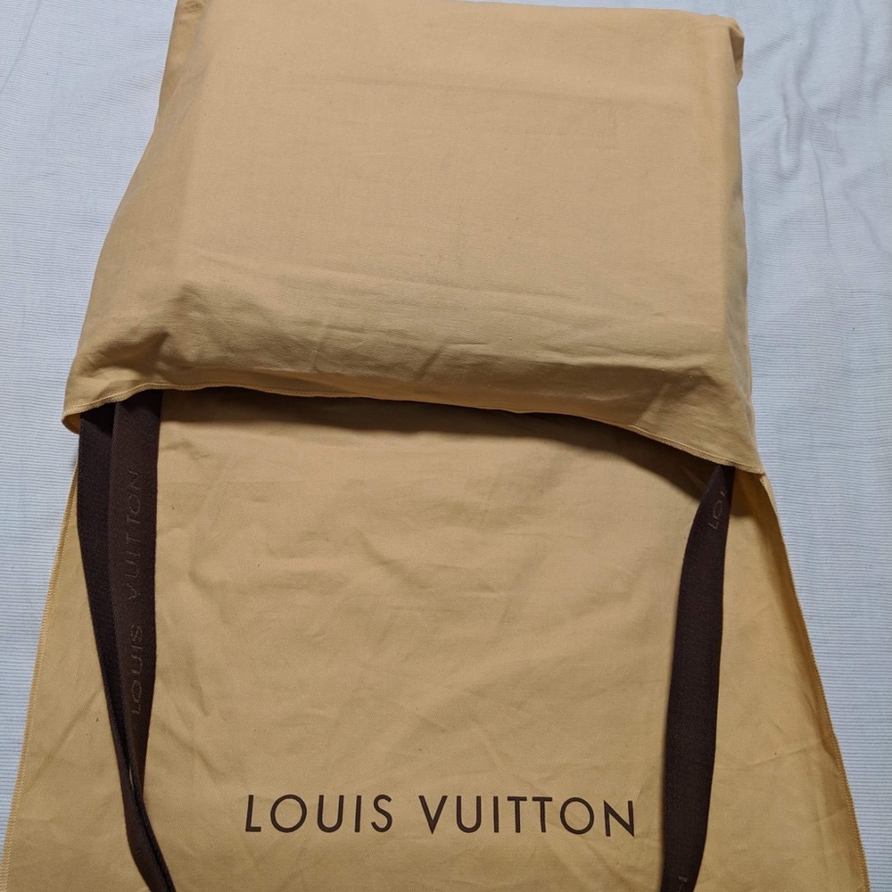 Brand New Louis Vuitton Messenger/Shoulder Bag - Picture 5 of 5